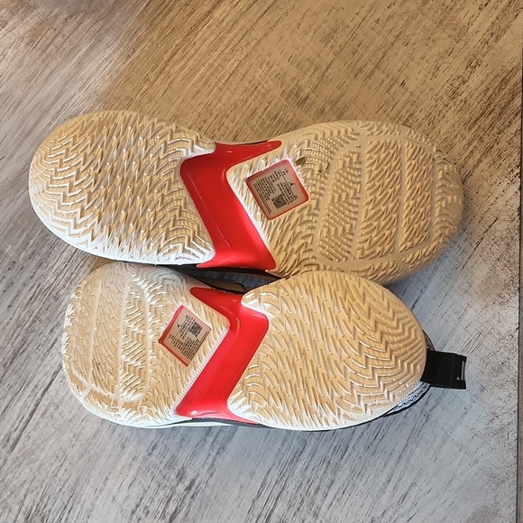 Jordan Why Not Zer0.3 White Crimson Black Youth Size 7 Sneakers Kids Spo… - Picture 5 of 9